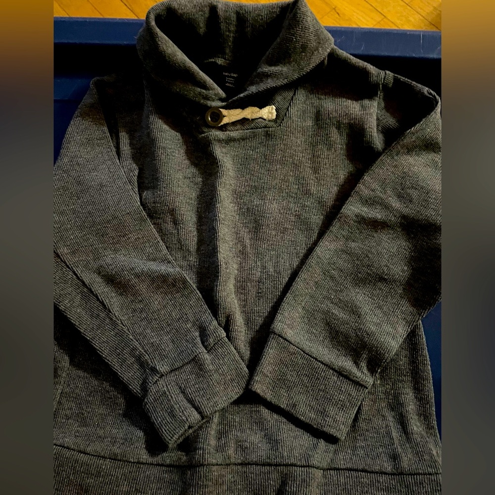 Baby GAP Toddler Boy’s sweater- Size: 5 years
Toddler, Gray